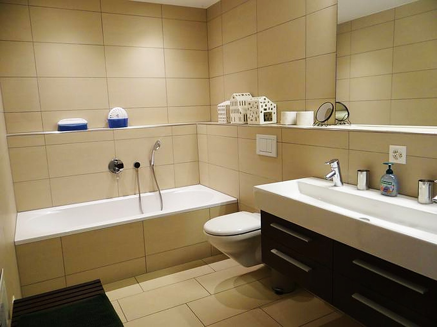 Lower floor bathroom